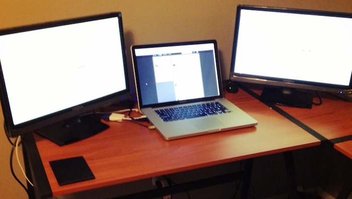 My Macbook Pro Running Two External Monitors Ricardo Bueno