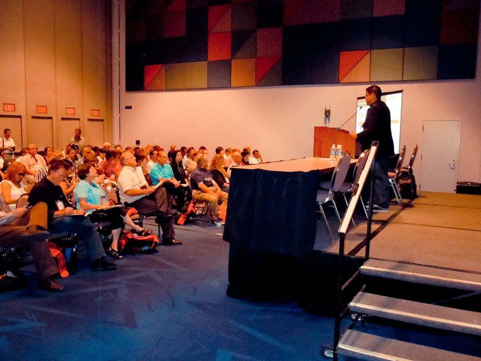 Ricardo Bueno - Speaking at C.A.R. Expo